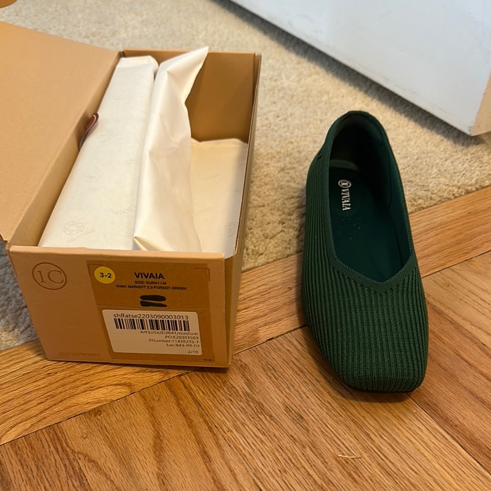 BRAND NEW VIVAIA Green Women's Flats